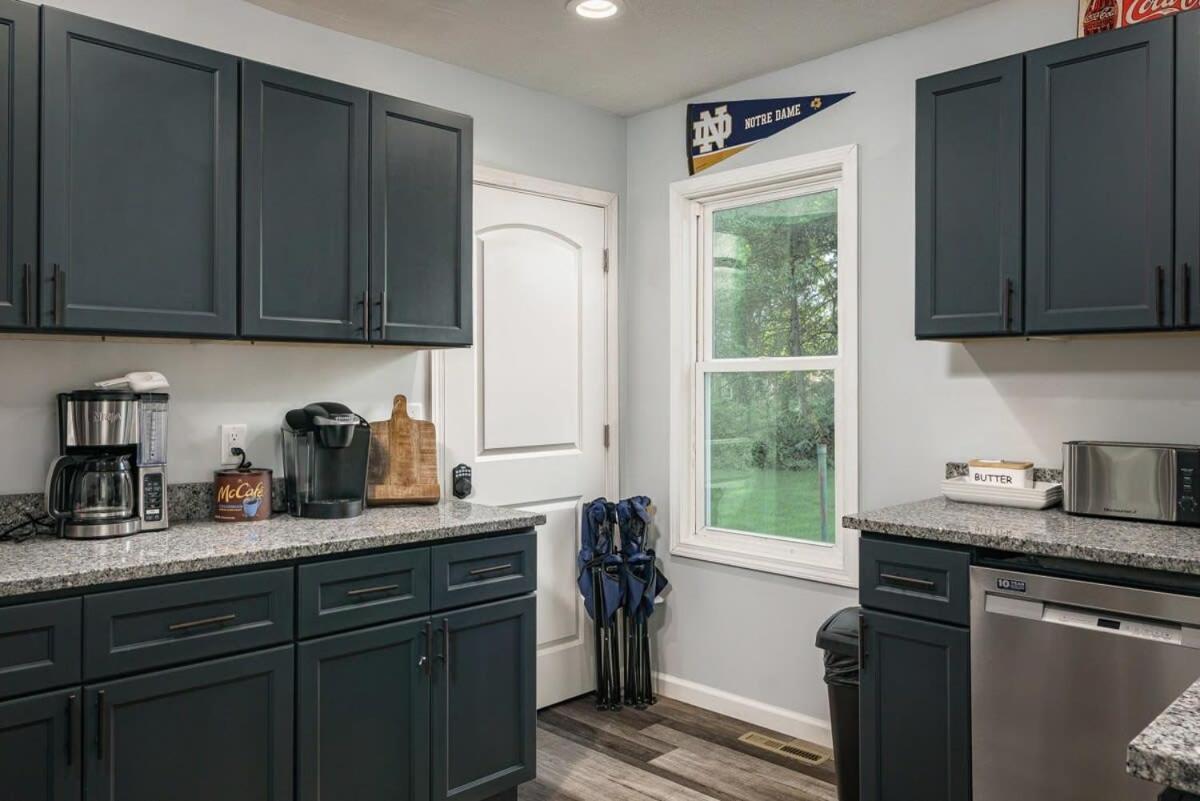 The Lucky Charm Home Of The Fighting Irish! Bbq Outdoor Games Coffee South Bend Bagian luar foto